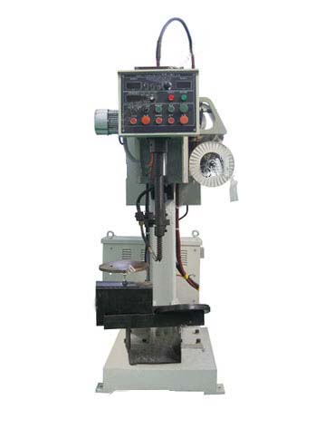 儲(chǔ)氣罐筒體進(jìn)出氣嘴角環(huán)縫自動(dòng)焊接專機(jī)-濟(jì)南冠森自動(dòng)化設(shè)備有限公司